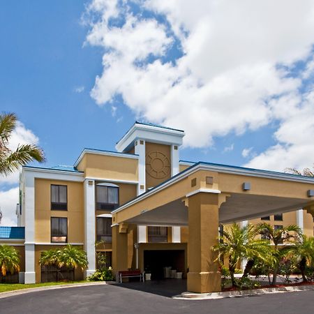 Holiday Inn Express Vero Beach-West I-95 By Ihg Bagian luar foto