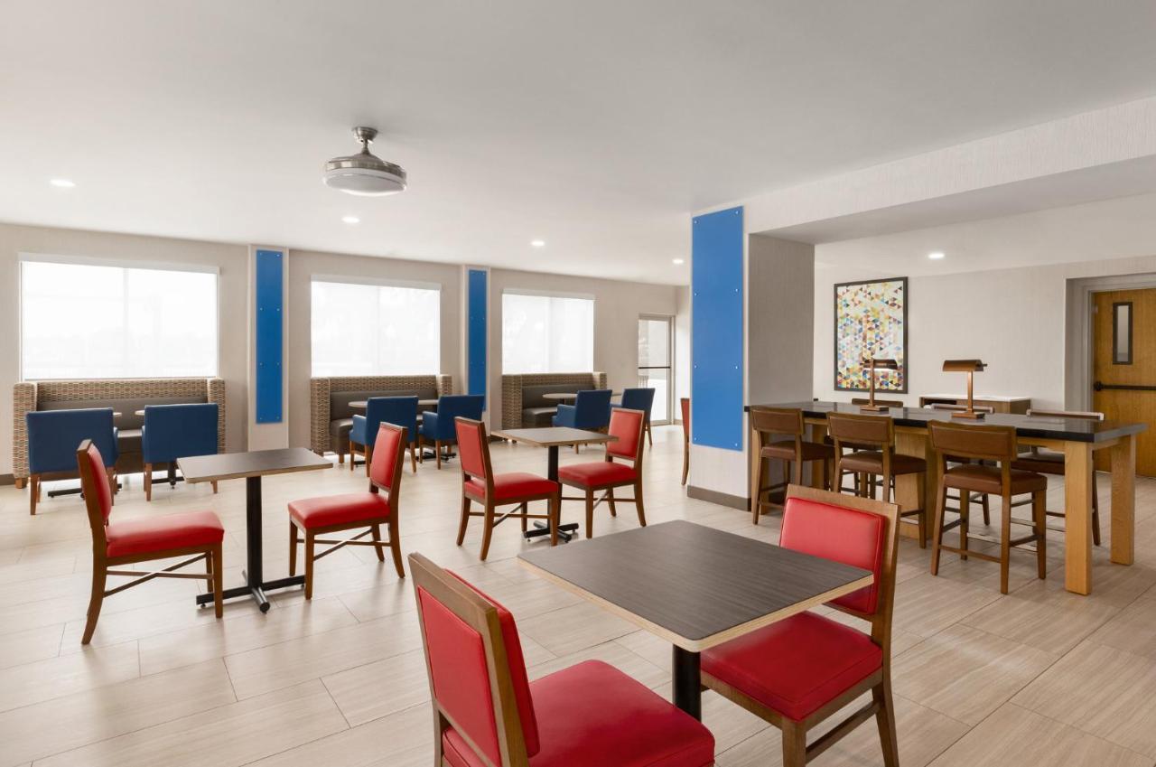 Holiday Inn Express Vero Beach-West I-95 By Ihg Bagian luar foto