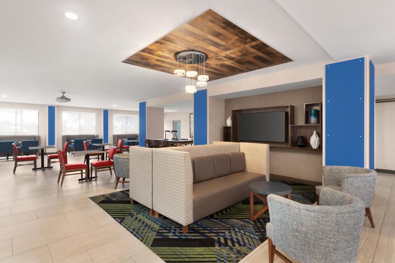Holiday Inn Express Vero Beach-West I-95 By Ihg Bagian luar foto