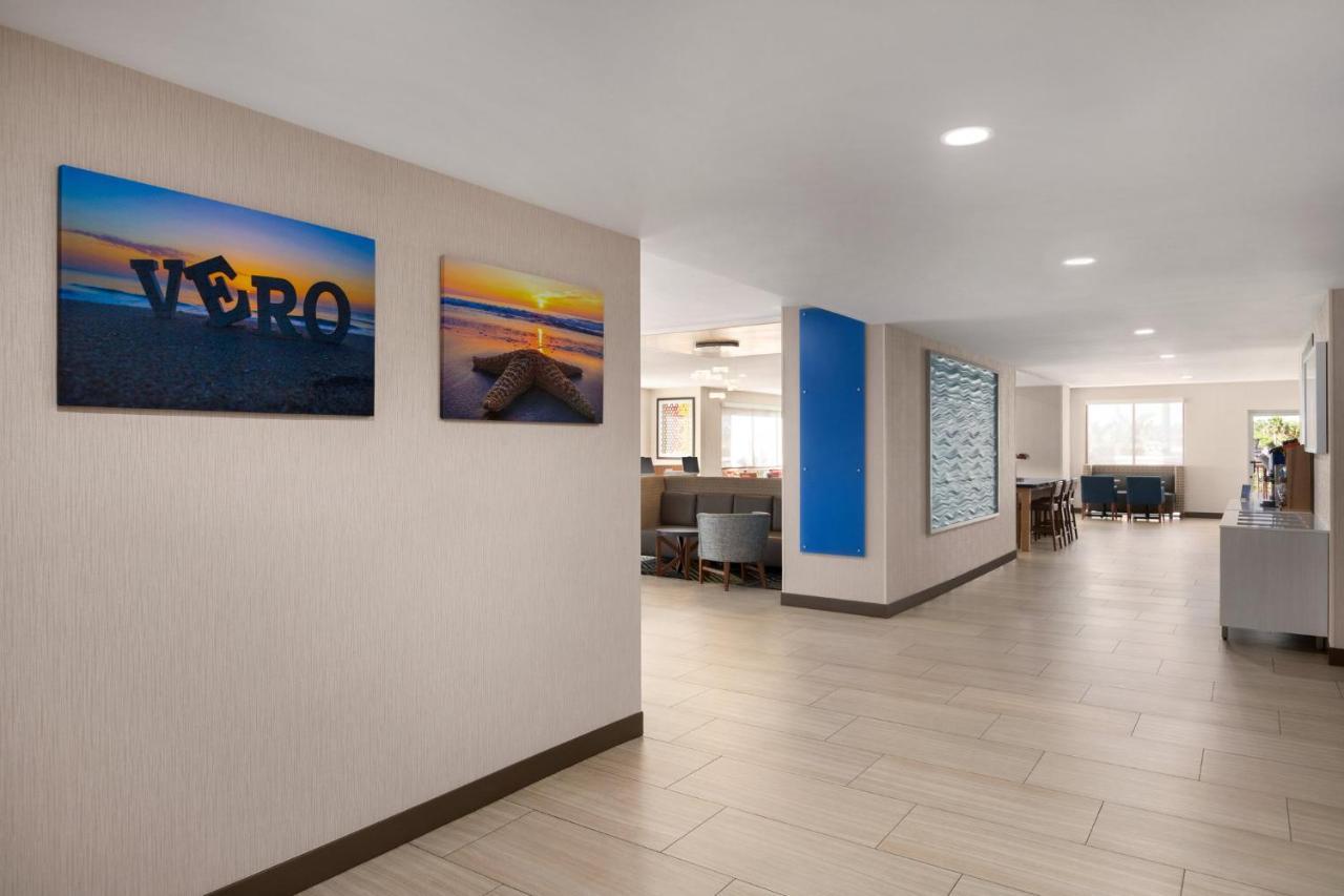 Holiday Inn Express Vero Beach-West I-95 By Ihg Bagian luar foto