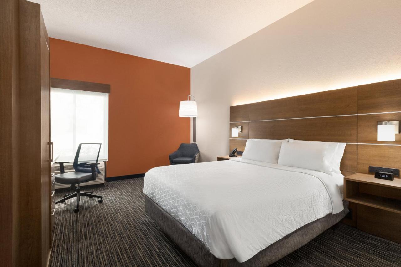 Holiday Inn Express Vero Beach-West I-95 By Ihg Bagian luar foto