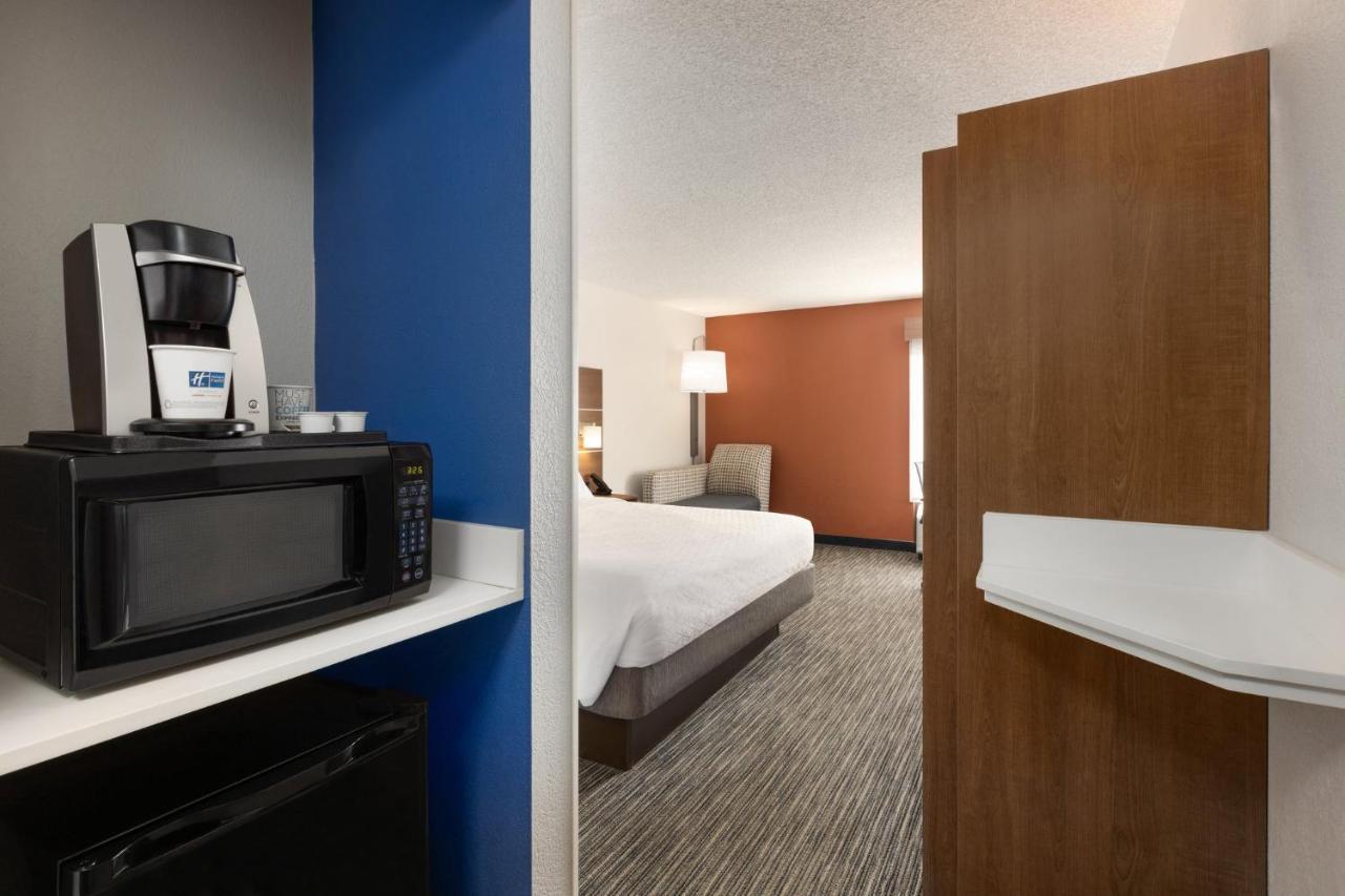 Holiday Inn Express Vero Beach-West I-95 By Ihg Bagian luar foto