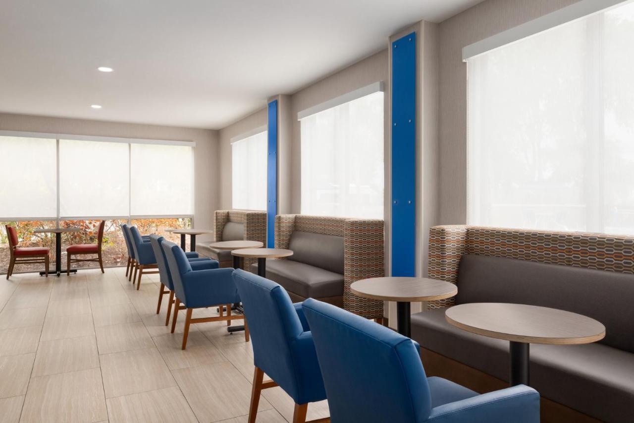 Holiday Inn Express Vero Beach-West I-95 By Ihg Bagian luar foto