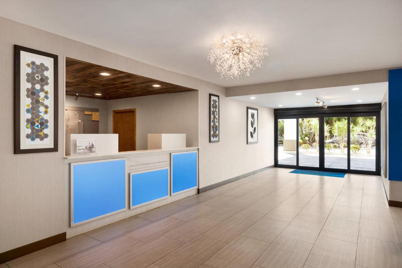 Holiday Inn Express Vero Beach-West I-95 By Ihg Bagian luar foto