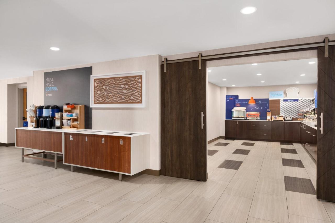 Holiday Inn Express Vero Beach-West I-95 By Ihg Bagian luar foto