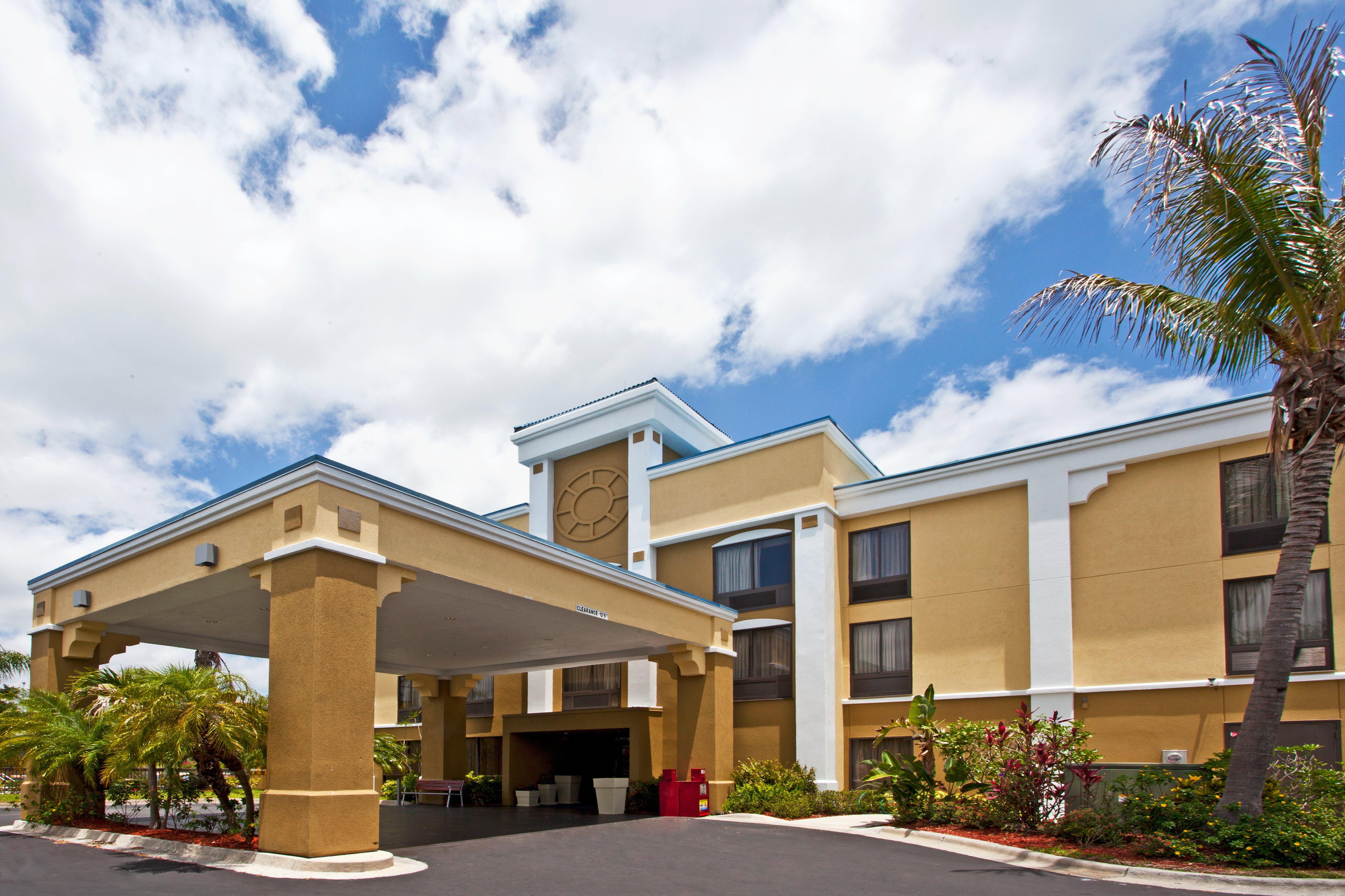 Holiday Inn Express Vero Beach-West I-95 By Ihg Bagian luar foto