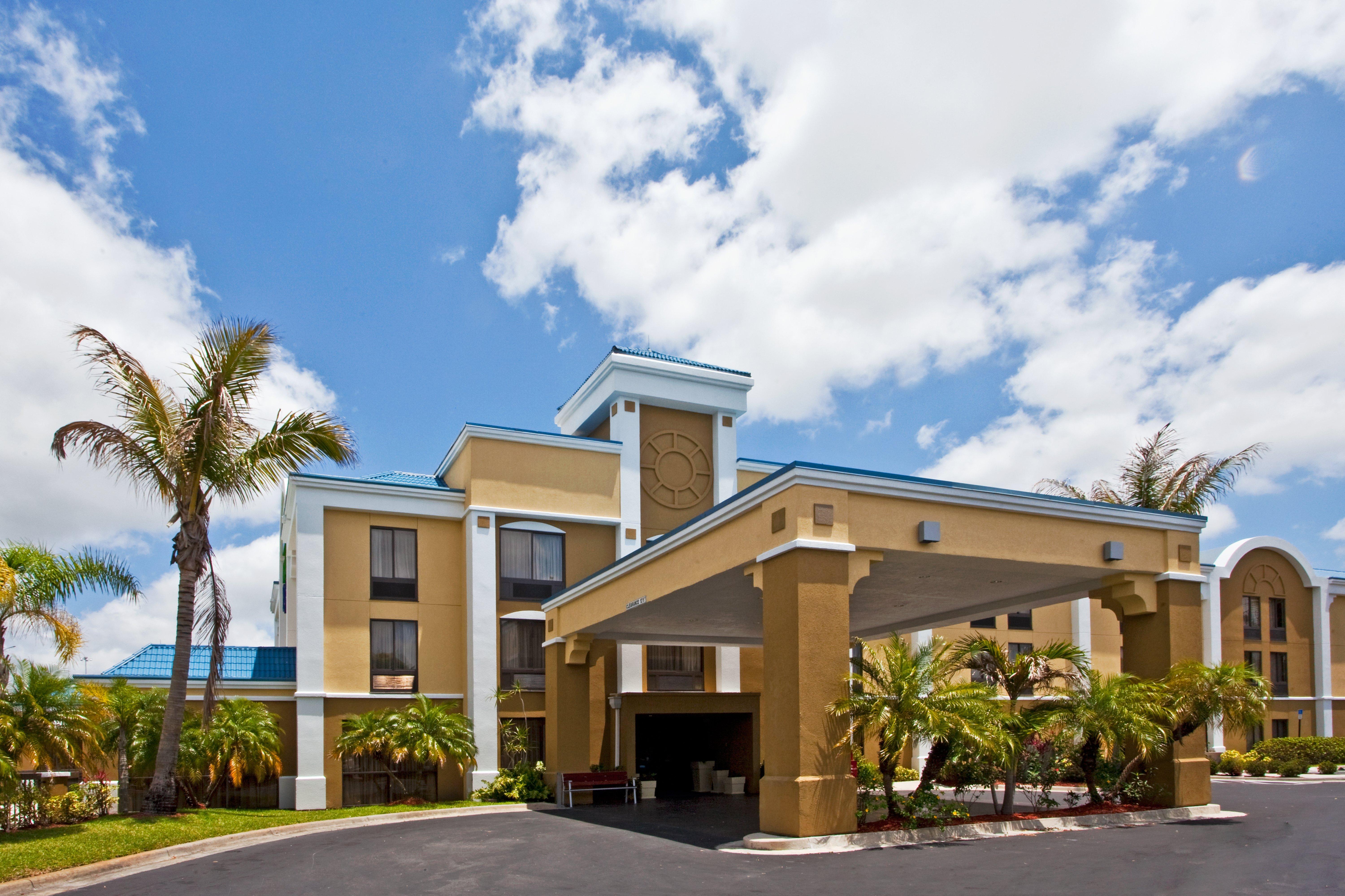Holiday Inn Express Vero Beach-West I-95 By Ihg Bagian luar foto