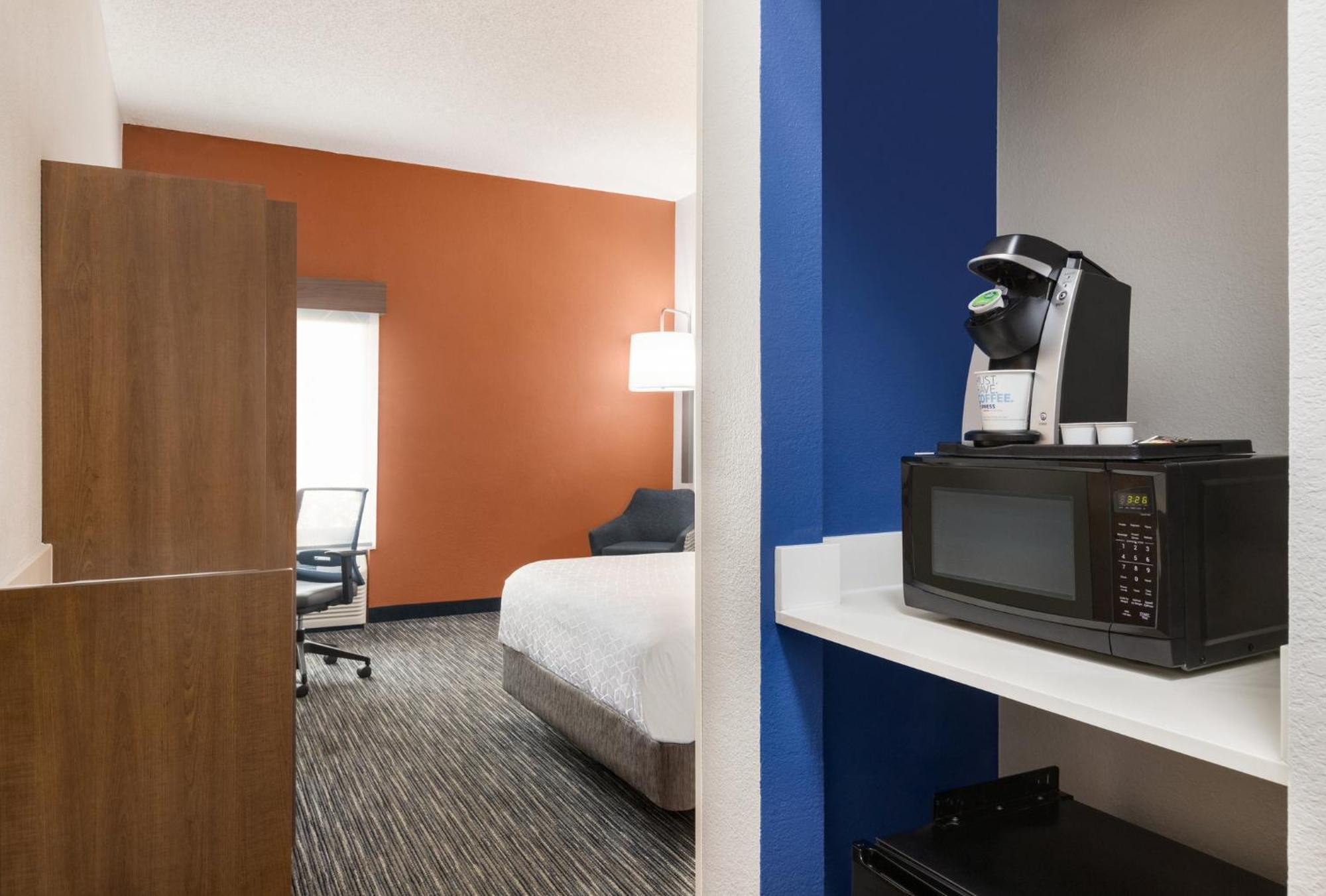 Holiday Inn Express Vero Beach-West I-95 By Ihg Bagian luar foto