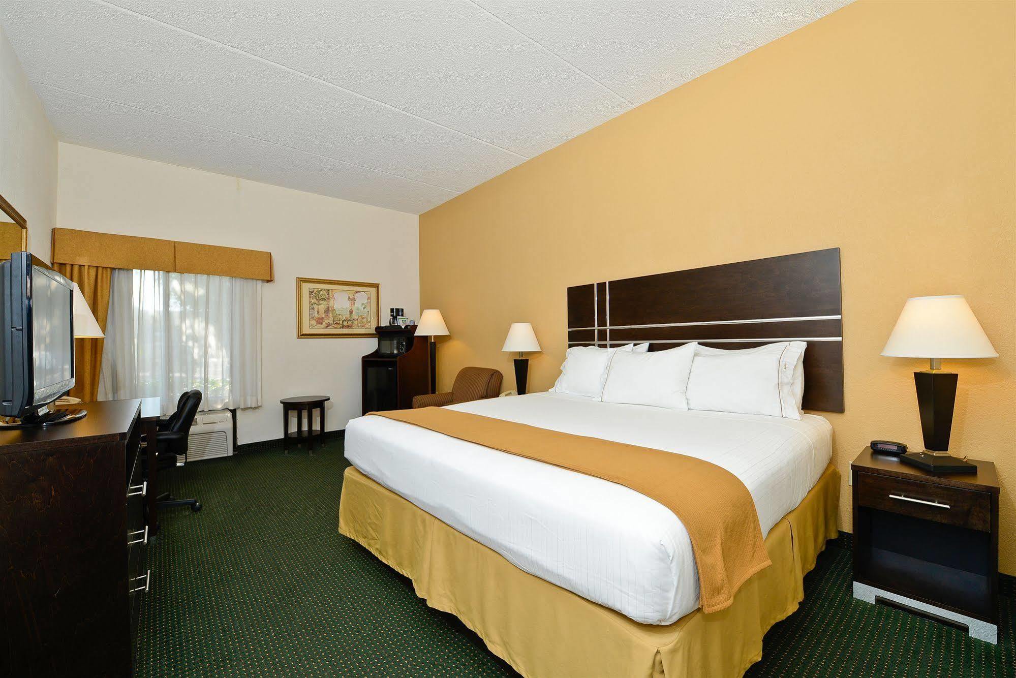 Holiday Inn Express Vero Beach-West I-95 By Ihg Bagian luar foto
