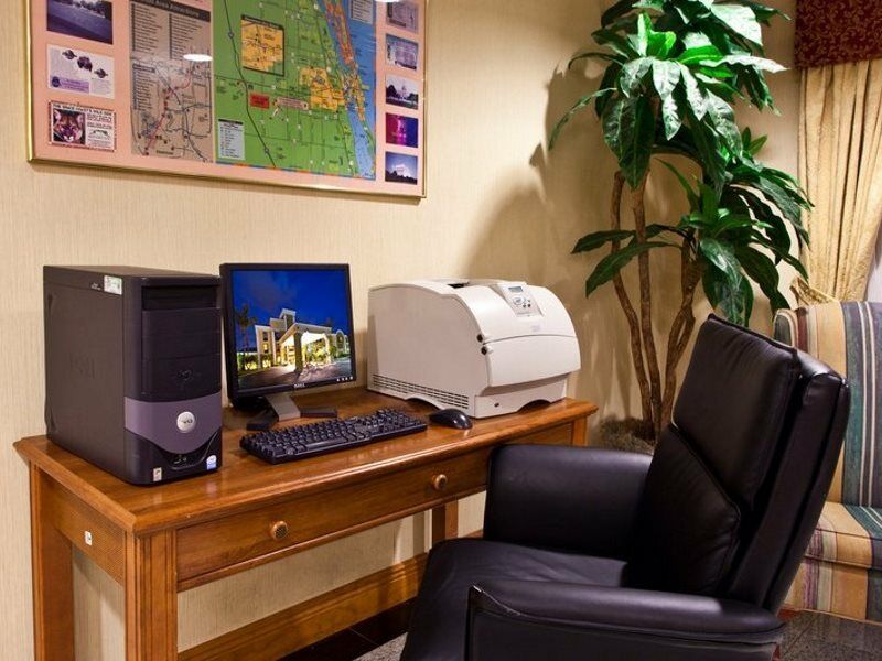Holiday Inn Express Vero Beach-West I-95 By Ihg Bagian luar foto