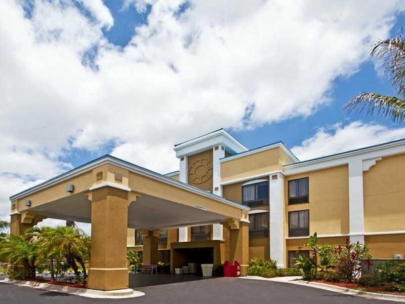 Holiday Inn Express Vero Beach-West I-95 By Ihg Bagian luar foto